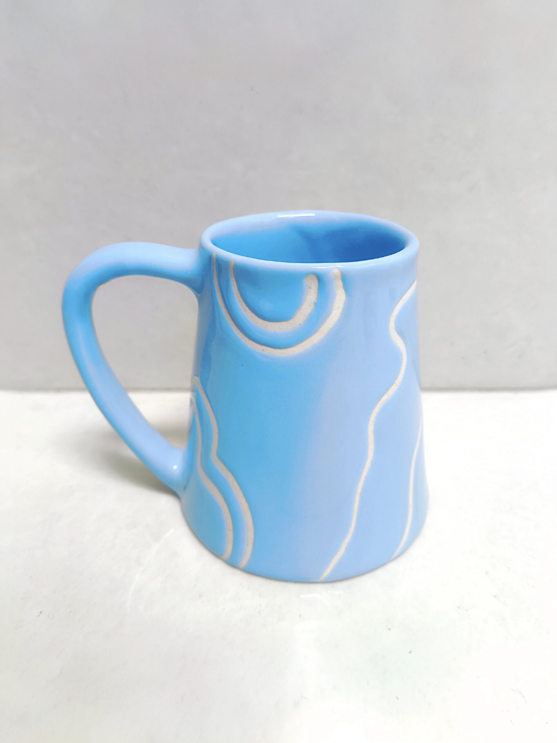 Blue mug with white tape design - Image 2